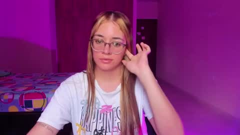 Snapshot of atenas__05 chatting on March 5, 2025, 6:34 pm atenas online show from March 5, 2025, 6:34 pm