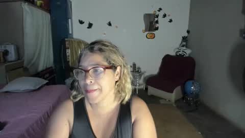 atenea412929 online show from November 7, 2025, 9:48 pm