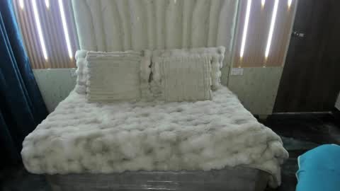 Atenea online show from April 15, 2026, 7:58 pm