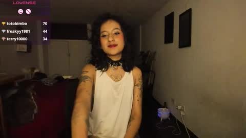 Snapshot of atenea_dragon__ chatting on October 16, 2025, 8:04 am Atenea online show from October 16, 2025, 8:04 am