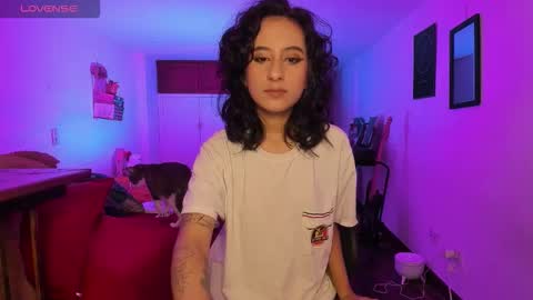 Snapshot of atenea_dragon__ chatting on October 18, 2025, 4:59 am Atenea online show from October 18, 2025, 4:59 am