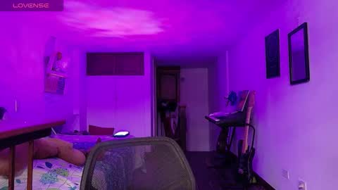 Snapshot of atenea_dragon__ chatting on December 3, 2025, 9:24 pm Atenea online show from December 3, 2025, 9:24 pm