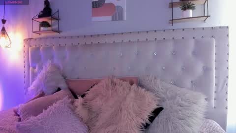 Snapshot of atenea_klett_ chatting on February 25, 2026, 1:54 pm ATENEA online show from February 25, 2026, 1:54 pm