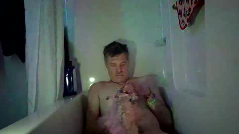 jonnyandrew online show from May 7, 2026, 7:52 pm