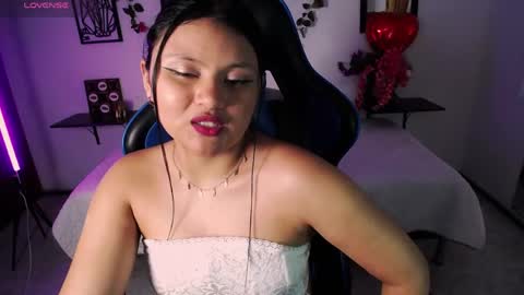 athena_snaw online show from May 7, 2026, 8:14 pm