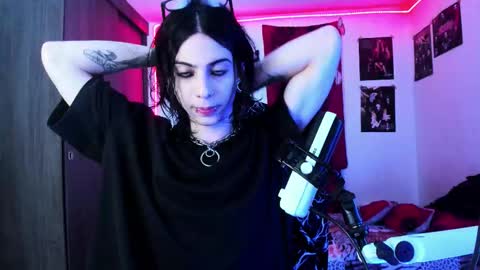 athenauwu online show from October 6, 2025, 4:43 am