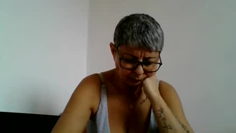 Snapshot of atikaarea chatting on December 10, 2024, 10:49 am atikaarea online show from December 10, 2024, 10:49 am