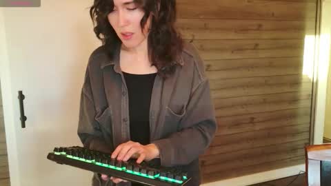 audradeer online show from October 21, 2025, 12:28 pm