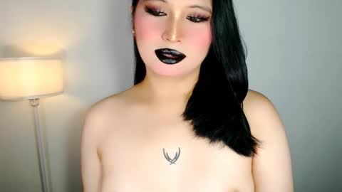 Snapshot of audreyholloway chatting on May 5, 2026, 8:33 am Audrey online show from May 5, 2026, 8:33 am