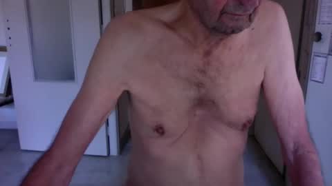 Snapshot of auguste061400 chatting on December 12, 2024, 10:13 am auguste061400 online show from December 12, 2024, 10:13 am