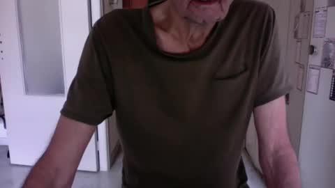 Snapshot of auguste061400 chatting on February 7, 2025, 9:47 am auguste061400 online show from February 7, 2025, 9:47 am