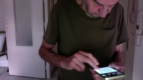 Snapshot of auguste061400 chatting on February 10, 2025, 9:04 am auguste061400 online show from February 10, 2025, 9:04 am