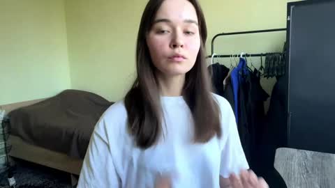 Mari online show from April 10, 2026, 1:27 pm