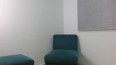 Snapshot of aura_deep_hot chatting on September 21, 2025, 9:27 pm Aura online show from September 21, 2025, 9:27 pm