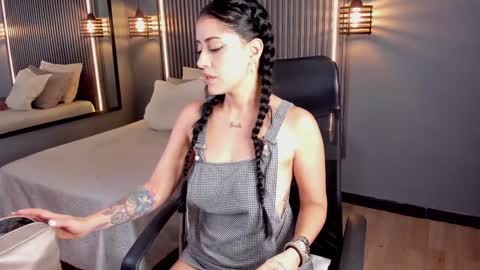 Aura online show from February 5, 2025, 12:06 pm