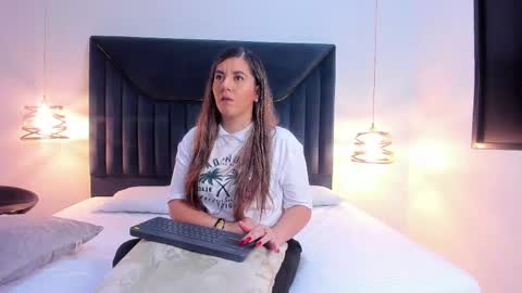 Snapshot of auraevens chatting on September 9, 2025, 8:08 pm Aura Evans online show from September 9, 2025, 8:08 pm
