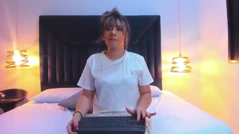 Snapshot of auraevens chatting on September 10, 2025, 12:05 pm Aura Evans online show from September 10, 2025, 12:05 pm