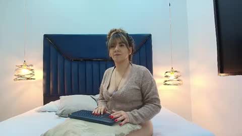 Snapshot of auraevens chatting on September 18, 2025, 12:18 pm Aura Evans online show from September 18, 2025, 12:18 pm