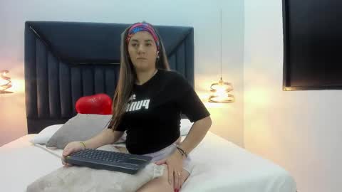 Snapshot of auraevens chatting on September 22, 2025, 11:45 am Aura Evans online show from September 22, 2025, 11:45 am