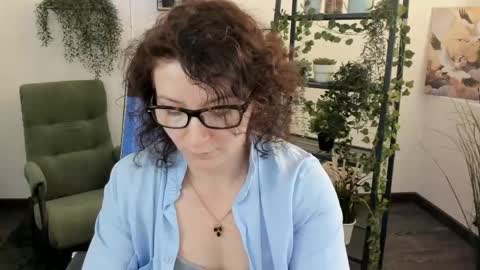 Snapshot of aureliagleam chatting on May 18, 2026, 1:35 am Aurelia online show from May 18, 2026, 1:35 am