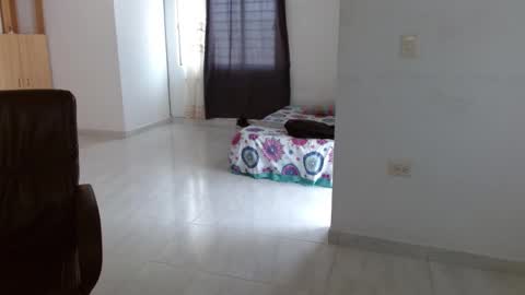 Snapshot of aureliv1 chatting on October 12, 2025, 7:57 pm Aureliano online show from October 12, 2025, 7:57 pm