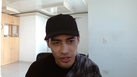 Snapshot of aureliv1 chatting on November 6, 2025, 9:26 pm Aureliano online show from November 6, 2025, 9:26 pm