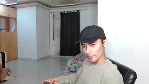 Snapshot of aureliv1 chatting on November 28, 2025, 11:07 pm Aureliano online show from November 28, 2025, 11:07 pm