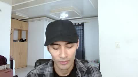 Snapshot of aureliv1 chatting on December 3, 2025, 10:30 pm Aureliano online show from December 3, 2025, 10:30 pm