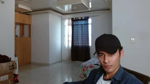 Snapshot of aureliv1 chatting on January 7, 2026, 10:23 pm Aureliano online show from January 7, 2026, 10:23 pm