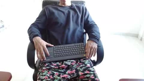 Snapshot of aureliv1 chatting on February 11, 2026, 9:42 pm Aureliano online show from February 11, 2026, 9:42 pm