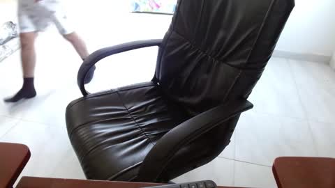 Snapshot of aureliv1 chatting on February 13, 2026, 9:33 pm Aureliano online show from February 13, 2026, 9:33 pm