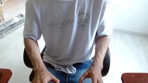 Snapshot of aureliv1 chatting on February 14, 2026, 10:06 pm Aureliano online show from February 14, 2026, 10:06 pm