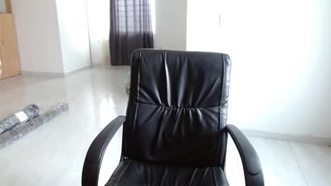 Snapshot of aureliv1 chatting on February 15, 2026, 9:44 pm Aureliano online show from February 15, 2026, 9:44 pm