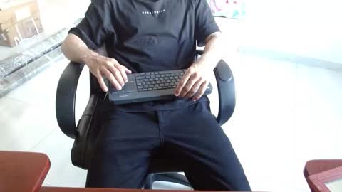 Snapshot of aureliv1 chatting on February 24, 2026, 9:46 pm Aureliano online show from February 24, 2026, 9:46 pm