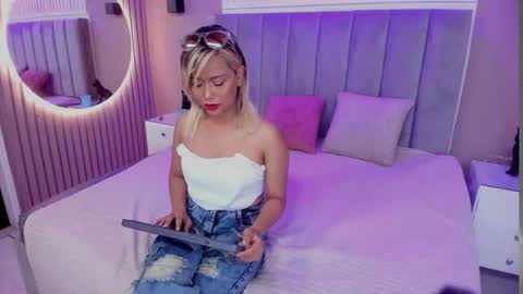 aurora_blonde online show from July 17, 2026, 9:19 pm