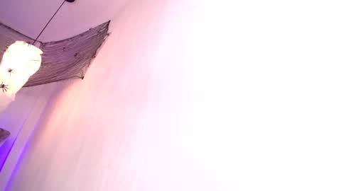 Snapshot of aurora_brown chatting on October 24, 2025, 6:54 am Aurora online show from October 24, 2025, 6:54 am