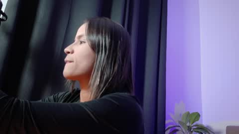 aurora_collins08 online show from May 28, 2026, 3:53 pm