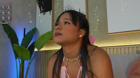 aurora_cruz online show from May 9, 2026, 7:41 pm