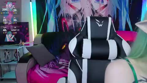 AURORA NATSUKI online show from July 12, 2026, 9:22 am