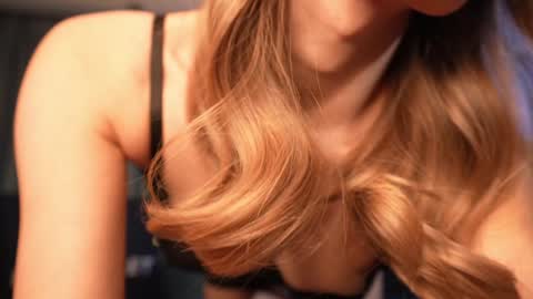 Snapshot of aurora_the_ballerina chatting on January 11, 2025, 6:03 am Aurora online show from January 11, 2025, 6:03 am