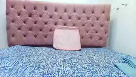 auroraa_miller online show from October 3, 2025, 11:51 am