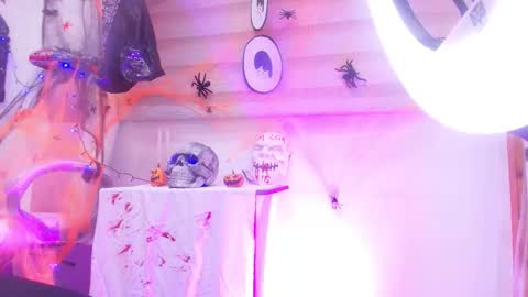 auroraa_miller online show from October 31, 2025, 11:55 am