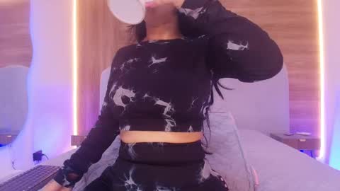 auroraa_miller online show from April 17, 2026, 3:09 am
