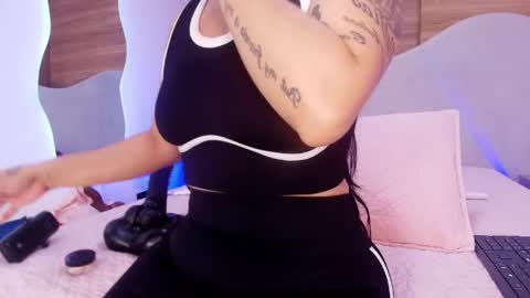 auroraa_miller online show from May 20, 2026, 3:02 am