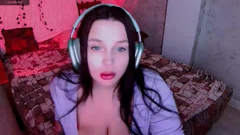Snapshot of aurorablusssh_ chatting on March 13, 2026, 9:32 pm Aurora Follow me online show from March 13, 2026, 9:32 pm