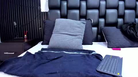 Aurora online show from November 27, 2025, 4:03 am