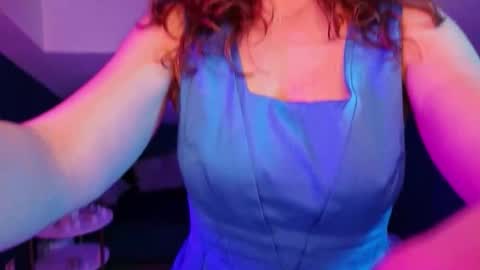 auroraborealis__ online show from November 4, 2025, 6:34 am