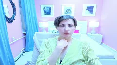 Snapshot of aurorascript chatting on December 1, 2025, 4:01 pm Aurora online show from December 1, 2025, 4:01 pm