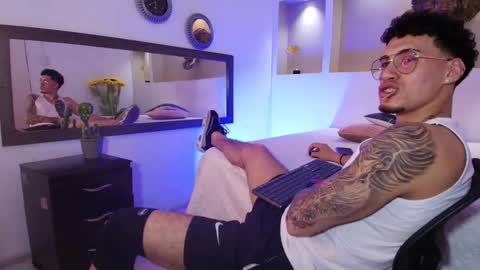 Snapshot of austin_collinss chatting on December 19, 2024, 6:45 am AUSTIN online show from December 19, 2024, 6:45 am