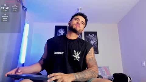 Snapshot of austintorres_ chatting on October 20, 2025, 2:45 am AustinTorres online show from October 20, 2025, 2:45 am